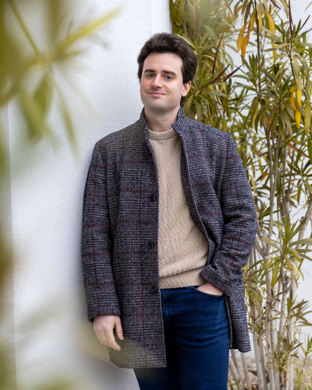 Magyar Bálint Dániel keramikusról készült félalakos portré.